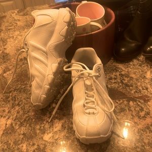 K Swiss shoes white size 8 very gently worn.